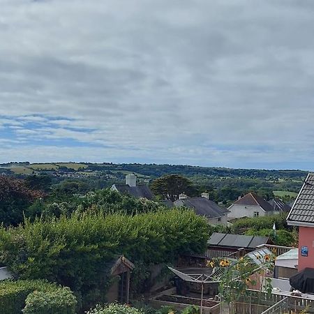 Sea Crest, Beautiful Home In Tenby With Sea Views 외부 사진
