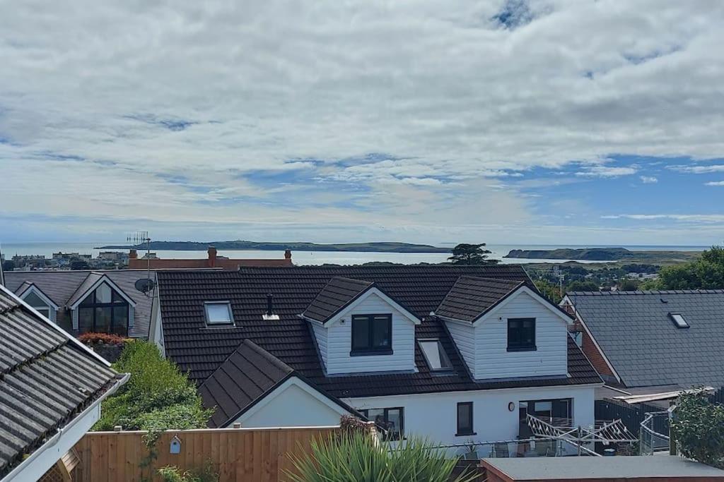 Sea Crest, Beautiful Home In Tenby With Sea Views 외부 사진