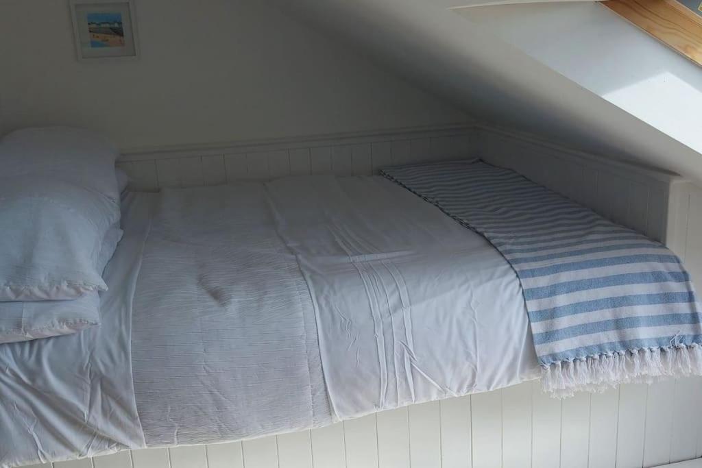 Sea Crest, Beautiful Home In Tenby With Sea Views 외부 사진